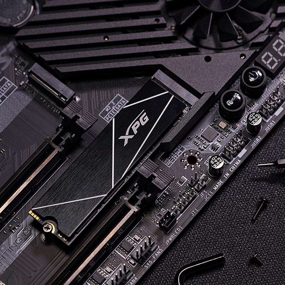 XPG S70 Blade (PCIe Gen4 | R/W Up to 7400/6800/MB/s | SLC & DRAM Cache | Aluminum Heatsink)